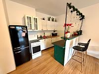 Pronájem moderního bytu 2+kk s balkonem, garážovým stáním a sklepem - Fotka 6