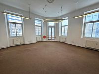 Pronájem rekonstruovaných kancelářských prostor, 182 m² – Vlachův dům, Třída Míru, Pardubice - Fotka 4