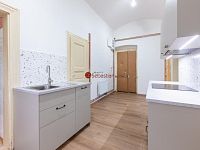 Pronájem zrekonstruovaného bytu 2+1, 59 m² – Praha, Na Zderaze - Fotka 2