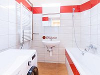 Pronájem zrekonstruovaného bytu 2+1, 59 m² – Praha, Na Zderaze - Fotka 3