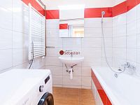 Pronájem zrekonstruovaného bytu 2+1, 59 m² – Praha, Na Zderaze - Fotka 3