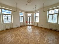 Pronájem rekonstruovaných kancelářských prostor, 182 m² – Wlachův dům, třída Míru, Pardubice