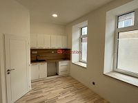 K pronájmu moderní, světlý byt 1+kk, 17 m², Hořice, ul. Sladkovského (3)