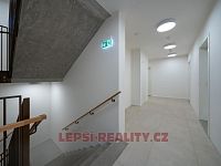 Nadstandartní byt 1+kk s balkonem - DSC02759.jpg