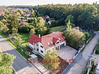 Krásný nadstandartní dům 5+kk s bazénem v Úvalech - Zálesí - DJI_0191.jpg