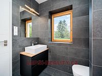 Krásný nadstandartní dům 5+kk s bazénem v Úvalech - Zálesí - DSC00029.jpg
