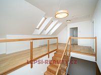 Krásný nadstandartní dům 5+kk s bazénem v Úvalech - Zálesí - DSC00109.jpg