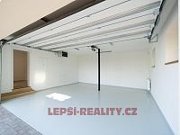 Krásný nadstandartní dům 5+kk s bazénem v Úvalech - Zálesí - DSC00139.jpg