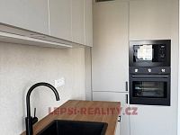 Krásný zrekonstruovaný byt 3+kk 80 m2 s lodžii v Horních Měcholupech - 02