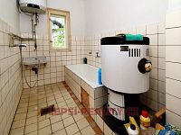Prodej rodinného domu v Drahkově, se zastavěnou plochou a nádvořím  2 167 m2 - 9504.jpg