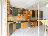 Prodej krásného a velkého  domu 4+1 se zahradou a garáží v Hradci Králové - Fotka 19