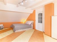 Prodej krásného a velkého  domu 4+1 se zahradou a garáží v Hradci Králové - Fotka 23