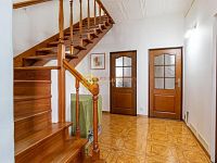 Prodej krásného a velkého  domu 4+1 se zahradou a garáží v Hradci Králové - Fotka 8