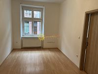 Pronájem bytu 2+1 po kompletní rekonstrukci, terasa, centrum města - Fotka 4