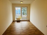 Pronájem 2+kk s terasou a parkovacím místem - Fotka 4