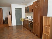 Pronájem pěkného zařízeného bytu 1+KK  v Hradci Králové - Fotka 3