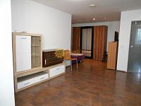 Pronájem pěkného zařízeného bytu 1+KK  v Hradci Králové - Fotka 4