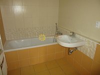 Pronájem bytu 2+kk s terasou, Svobodné Dvory, parkovací místo - Fotka 4