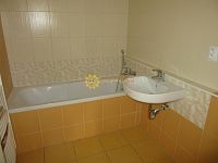 Pronájem bytu 2+kk s terasou, Svobodné Dvory, parkovací místo - Fotka 4