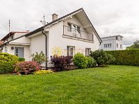 Prodej krásného a velkého  domu 4+1 se zahradou a garáží v Hradci Králové - Fotka 2