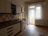 Pronájem pěkného velkého bytu 3+1 /78m2/ s balkónem v centru Hradce Králové - Fotka 1