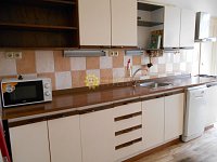 Pronájem pěkného velkého bytu 3+1 /78m2/ s balkónem v centru Hradce Králové - Fotka 2