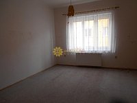 Pronájem pěkného velkého bytu 3+1 /78m2/ s balkónem v centru Hradce Králové - Fotka 7