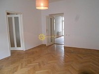 Pronájem pěkného bytu 2+1 s balkónem po kompletní rekonstrukci v centru Hradce Králové - Fotka 5