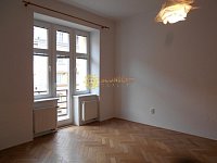 Pronájem pěkného bytu 2+1 s balkónem po kompletní rekonstrukci v centru Hradce Králové - Fotka 6