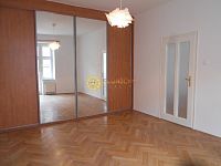 Pronájem pěkného bytu 2+1 s balkónem po kompletní rekonstrukci v centru Hradce Králové - Fotka 7