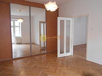 Pronájem pěkného bytu 2+1 s balkónem po kompletní rekonstrukci v centru Hradce Králové - Fotka 8