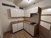 Pronájem bytu 1+1 s parkovacím místem, centrum HK