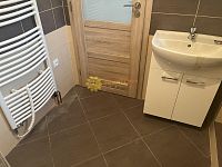 Pronájem bytu 1+1 s parkovacím místem, centrum HK - Fotka 3