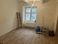 Pronájem bytu 1+1 s parkovacím místem, centrum HK - Fotka 4