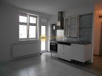 Pronájem pěkného bytu 1+1 /50m2/ s balkónem v centru Hradce Králové - Fotka 1