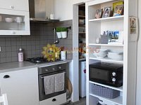 Pronájem pěkného cihlového bytu 2+1 /55m2/ s balkónem v centru Hradce Králové - Fotka 2
