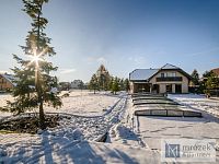 Prodej moderního rodinného domu s velkým pozemkem a vyhřívaným bazénem – Dolní Tošanovice - DSC_0019.jpg