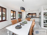 Prodej moderního rodinného domu s velkým pozemkem a vyhřívaným bazénem – Dolní Tošanovice - DSC_0053-Edit.jpg