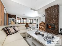 Prodej moderního rodinného domu s velkým pozemkem a vyhřívaným bazénem – Dolní Tošanovice - DSC_0063-Edit.jpg