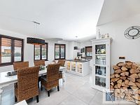 Prodej moderního rodinného domu s velkým pozemkem a vyhřívaným bazénem – Dolní Tošanovice - DSC_0065-Edit.jpg