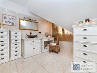 Prodej moderního rodinného domu s velkým pozemkem a vyhřívaným bazénem – Dolní Tošanovice - DSC_0142-Edit.jpg