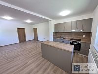 Pronájem  2+kk (58 m²) se zahradou a parkováním – Návsí - 20260520_105257.jpg