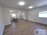 Pronájem  2+kk (58 m²) se zahradou a parkováním – Návsí - 20260520_105339.jpg