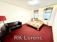 Prodej RD s dvěma byty, průchozí garáží i dvorem se zahradou - Obrázek k zakázce č.: 724391