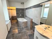 Prodej RD s dvěma byty, průchozí garáží i dvorem se zahradou - Obrázek k zakázce č.: 724391