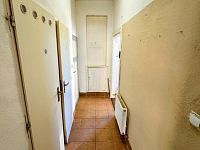 Prodej RD s dvěma byty, průchozí garáží i dvorem se zahradou - Obrázek k zakázce č.: 724391