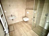 Pronájem novostavby bytu 2+kk s balkonem a gar. stáním na ul. třída Generála Píky - Obrázek k zakázce č.: 726991