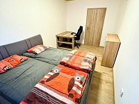 Pronájem prostorného RD 2+kk s terasou i parkováním - Obrázek k zakázce č.: 693816