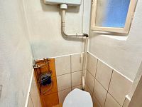 Pronájem RD s dvěma byty, průchozí garáží i dvorem se zahradou - Obrázek k zakázce č.: 724391