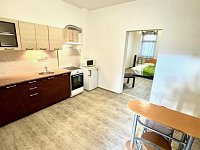 Pronájem RD s dvěma byty, průchozí garáží i dvorem se zahradou - Obrázek k zakázce č.: 724391